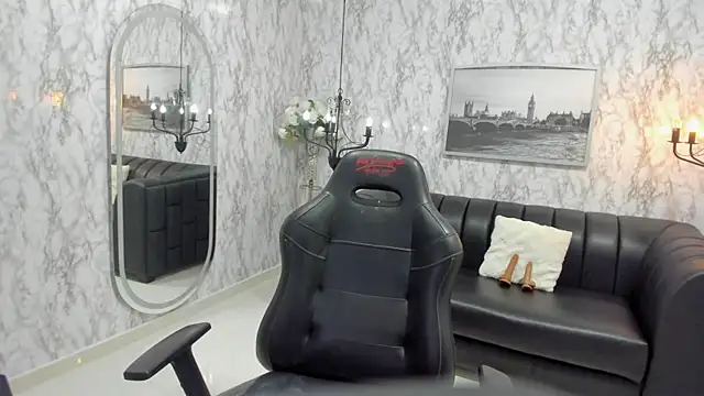 Snapshot of AlexandraMilff chatting on 11.12.25 AlexandraMilff online show from 11.12.25