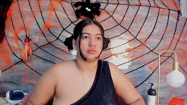 lilithst  online show from 10.18.25