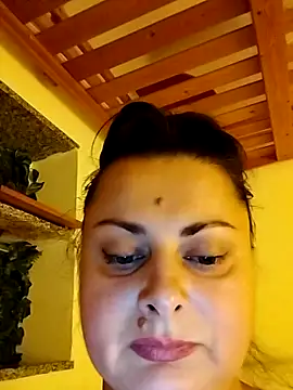 Snapshot of Geeni chatting on 10.18.25 Geeni online show from 10.18.25
