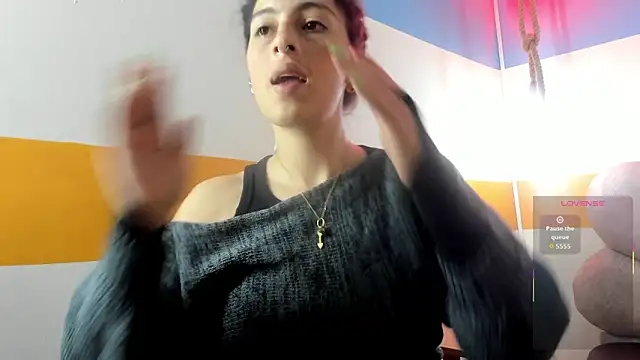 Snapshot of moon_winy chatting on 10.22.25 moon winy online show from 10.22.25