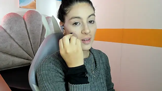 Snapshot of moon_winy chatting on 10.26.25 moon winy online show from 10.26.25