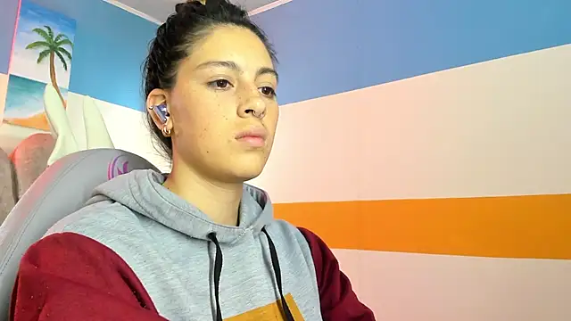 Snapshot of moon_winy chatting on 10.27.25 moon winy online show from 10.27.25