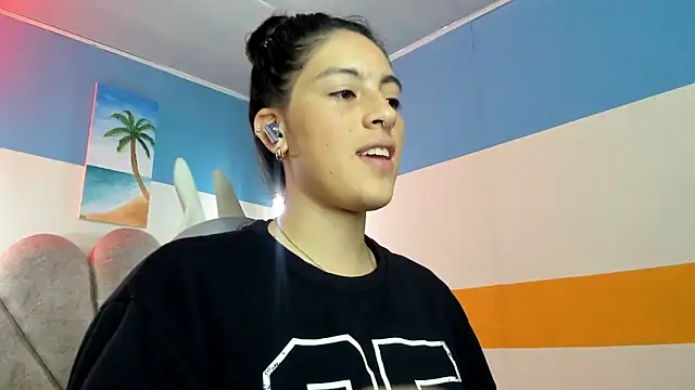 Snapshot of moon_winy chatting on 10.29.25 moon winy online show from 10.29.25