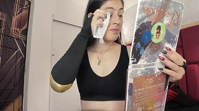 Snapshot of moon_winy chatting on 11.06.25 moon winy online show from 11.06.25