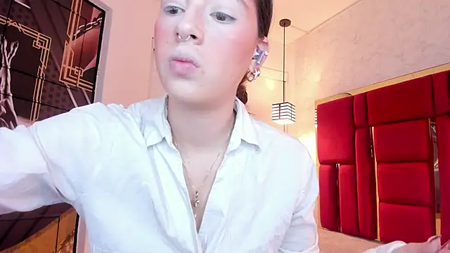 Snapshot of moon_winy chatting on 11.20.25 moon winy online show from 11.20.25