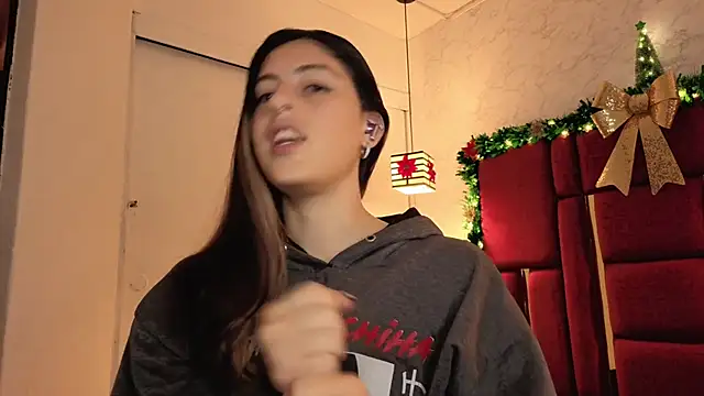 Snapshot of moon_winy chatting on 12.03.25 moon winy online show from 12.03.25