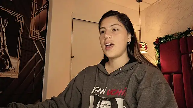 Snapshot of moon_winy chatting on 12.04.25 moon winy online show from 12.04.25