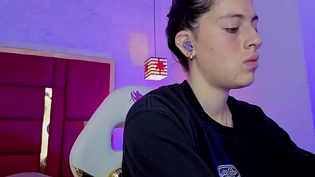 moon winy online show from 03.20.26