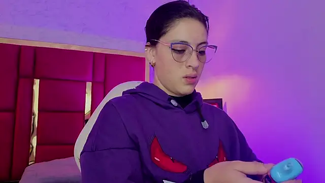 moon winy online show from 04.17.26