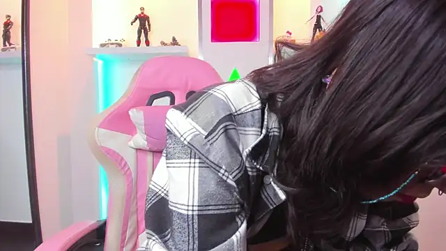 Snapshot of Lullaby_Charade chatting on 11.05.25 Lullaby Charade online show from 11.05.25