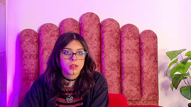 Snapshot of Lullaby_Charade chatting on 11.17.25 Lullaby Charade online show from 11.17.25