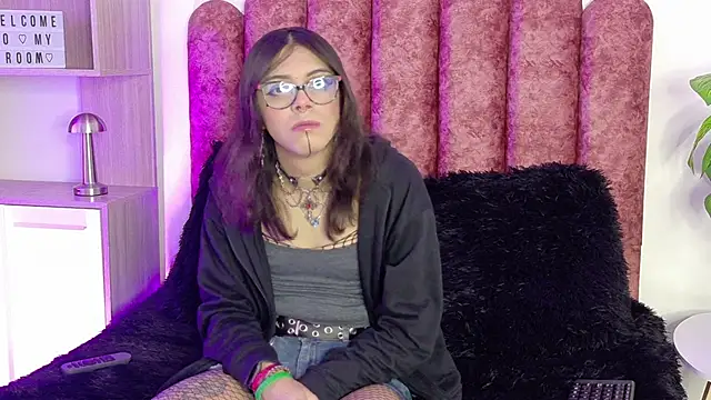 Snapshot of Lullaby_Charade chatting on 11.20.25 Lullaby Charade online show from 11.20.25