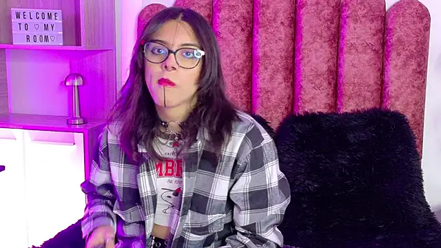 Snapshot of Lullaby_Charade chatting on 11.21.25 Lullaby Charade online show from 11.21.25