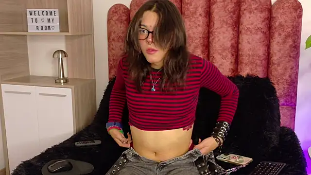 Snapshot of Lullaby_Charade chatting on 11.22.25 Lullaby Charade online show from 11.22.25