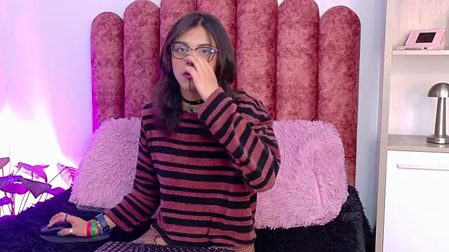 Snapshot of Lullaby_Charade chatting on 11.24.25 Lullaby Charade online show from 11.24.25