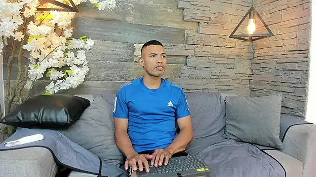 Snapshot of OwenPyerce chatting on 10.23.25 OwenPyerce online show from 10.23.25