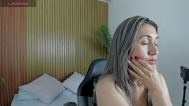 karlyy  online show from 11.26.25