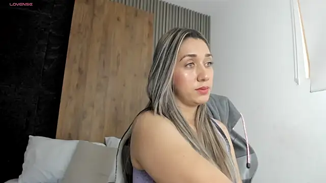 karlyy  online show from 12.15.25