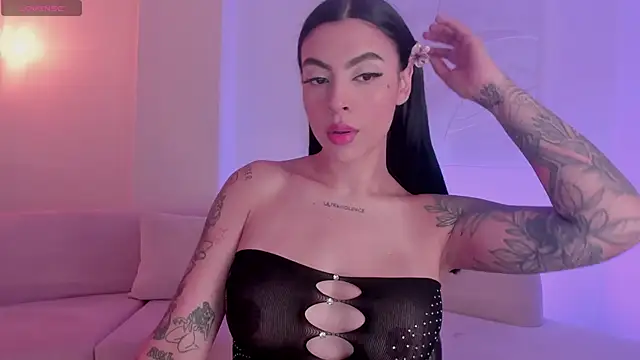 Snapshot of ChristineFord_ chatting on 10.31.25 ChristineFord online show from 10.31.25