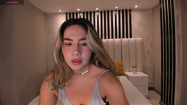 Snapshot of AnnieMonroe1 chatting on 10.30.25 AnnieMonroe1 online show from 10.30.25