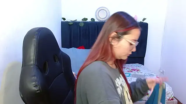 Red Lola  online show from 10.28.25