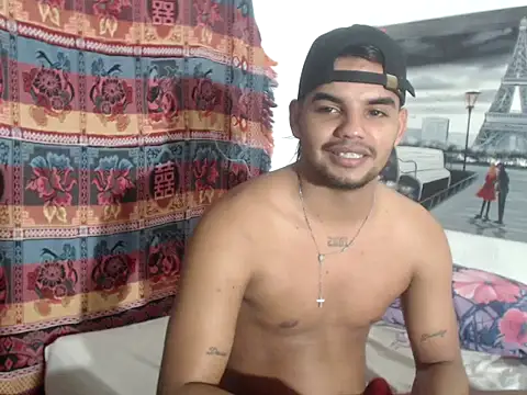 Snapshot of Charly_22cm chatting on 10.22.25 Charly 22cm online show from 10.22.25