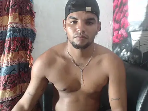 Snapshot of Charly_22cm chatting on 11.10.25 Charly 22cm online show from 11.10.25