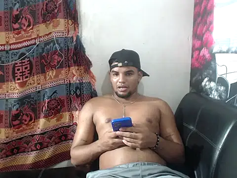 Snapshot of Charly_22cm chatting on 11.20.25 Charly 22cm online show from 11.20.25