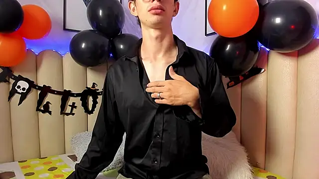 Sasha Blazes online show from 10.19.25