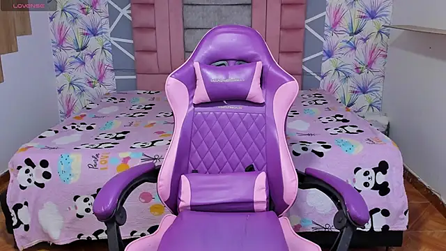 AdelaidaManson18 online show from 12.15.25