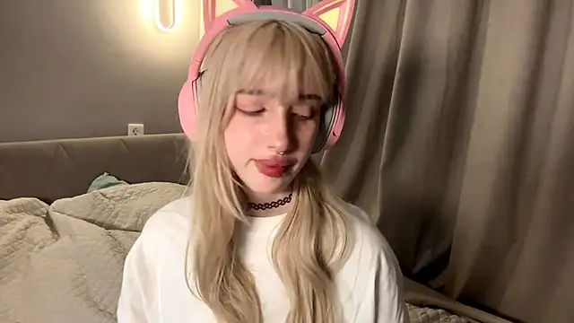 Milkmoriee online show from 10.30.25