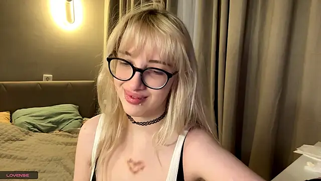 Milkmoriee online show from 11.15.25