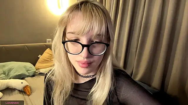 Milkmoriee online show from 11.17.25