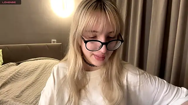 Milkmoriee online show from 11.20.25