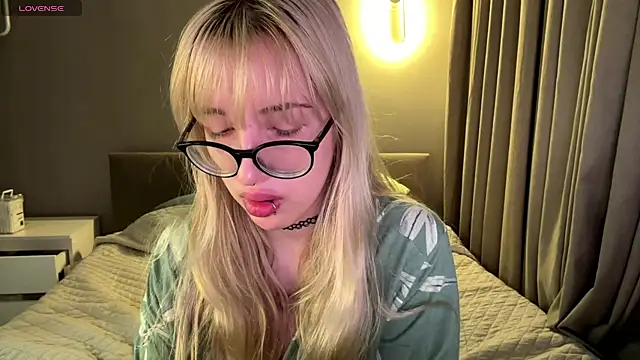 Milkmoriee online show from 11.21.25