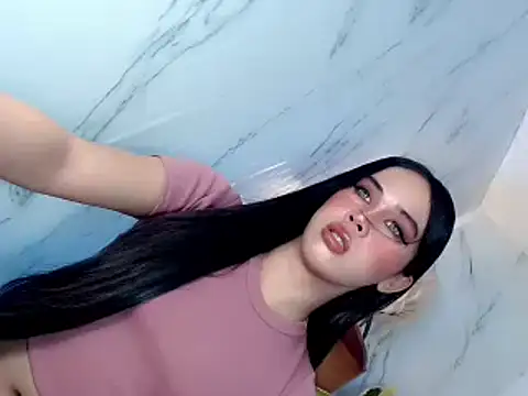 Snapshot of sweet_rose69 chatting on 10.28.25 sweet rose69 online show from 10.28.25