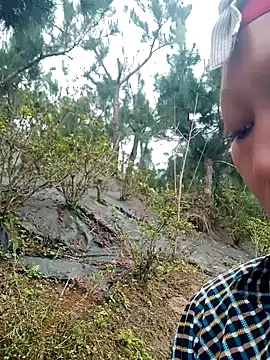 Snapshot of nui-show chatting on 10.27.25 nui-show online show from 10.27.25