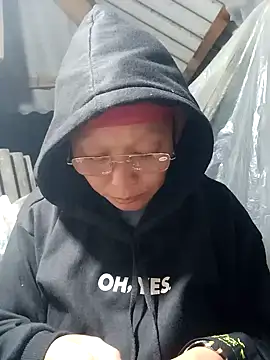 Snapshot of nui-show chatting on 11.15.25 nui-show online show from 11.15.25