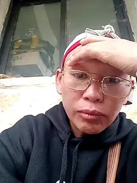 Snapshot of nui-show chatting on 11.17.25 nui-show online show from 11.17.25