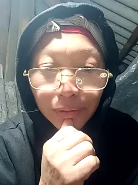 Snapshot of nui-show chatting on 11.19.25 nui-show online show from 11.19.25