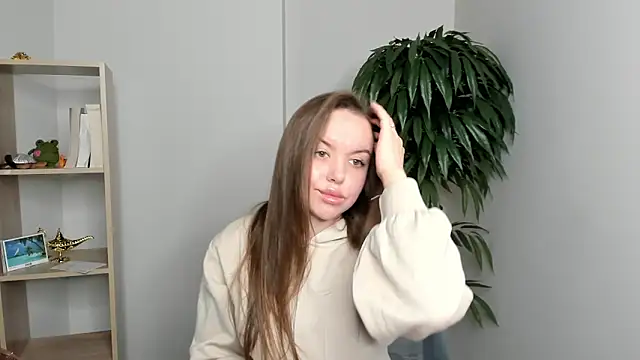 Snapshot of SherrillSchulze chatting on 10.21.25 SherrillSchulze online show from 10.21.25