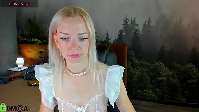 Snapshot of _Keetti_ chatting on 10.22.25 Keetti online show from 10.22.25