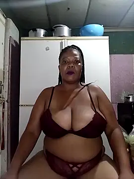 Snapshot of boobsqueenxo chatting on 11.26.25 boobsqueenxo online show from 11.26.25