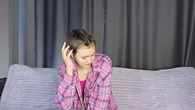 Snapshot of FoxFever chatting on 12.14.25 FoxFever online show from 12.14.25