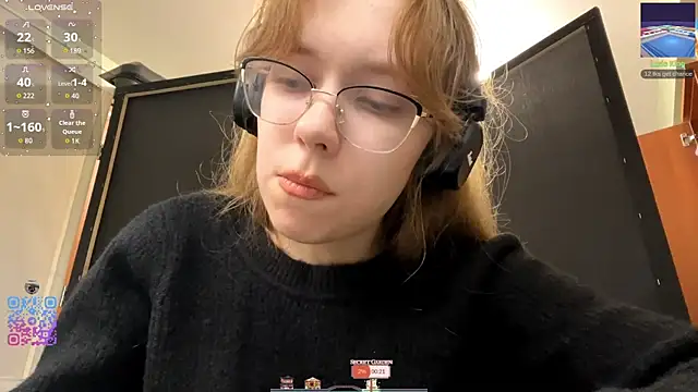 Snapshot of JuneCooper chatting on 10.18.25 JuneCooper online show from 10.18.25