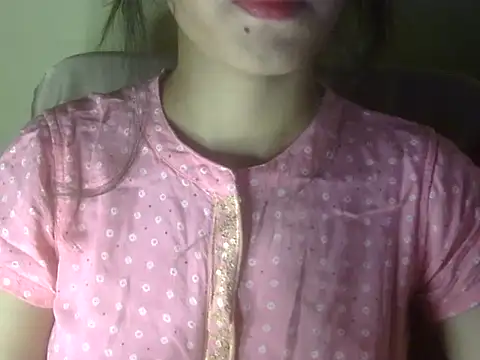 Snapshot of Shezi_N chatting on 05.31.26 Shezi N online show from 05.31.26