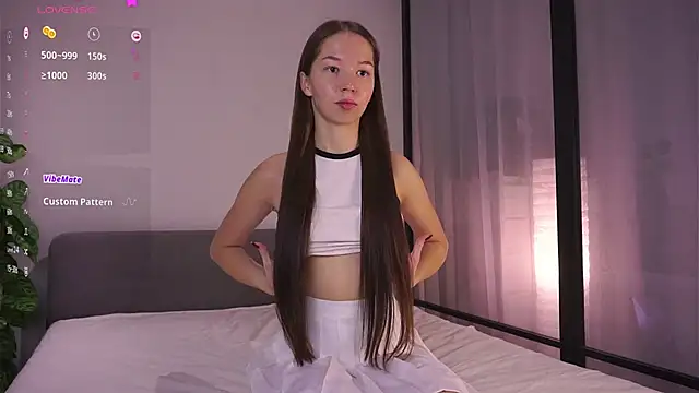 MayaHjelm online show from 10.25.25