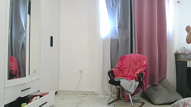 Snapshot of Your_Desires07 chatting on 10.26.25 Your Desires07 online show from 10.26.25