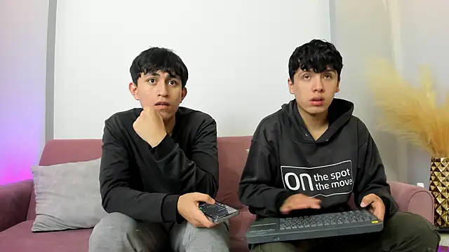 hoot booys  online show from 04.01.26