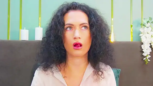 Snapshot of JaneWalch chatting on 11.10.25 JaneWalch online show from 11.10.25